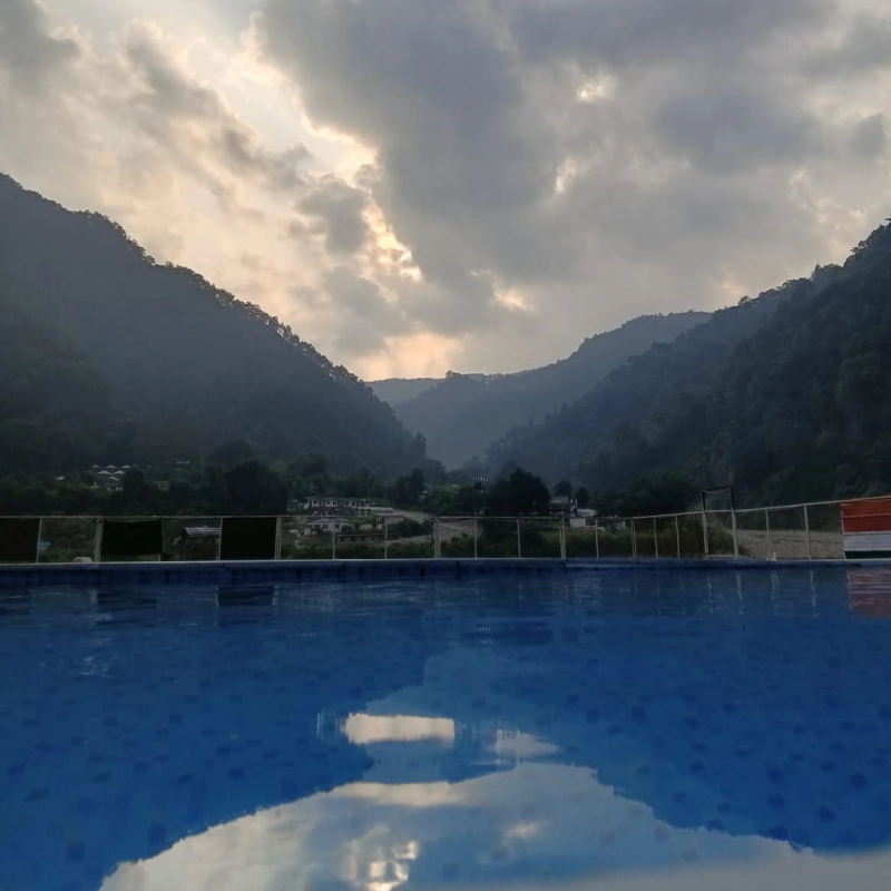 Riverside Deluxe Resort