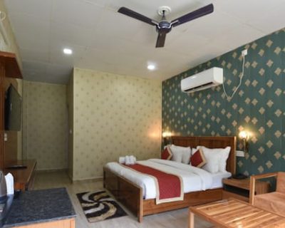 Riverside Cottage 16x9-13